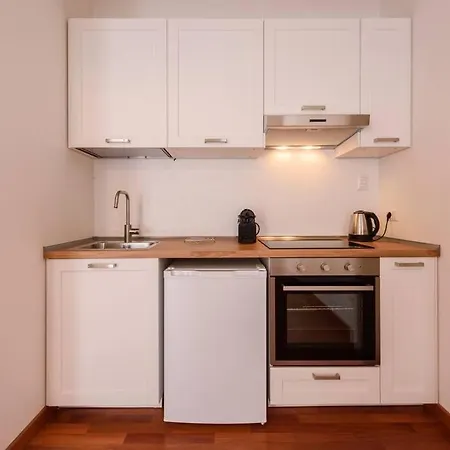 Ac & Wifi Newly Renovated Апартаменты